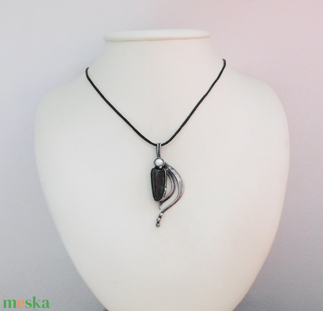 Szerafinit medál gyönggyel - ékszer - nyaklánc - medál - Meska.hu