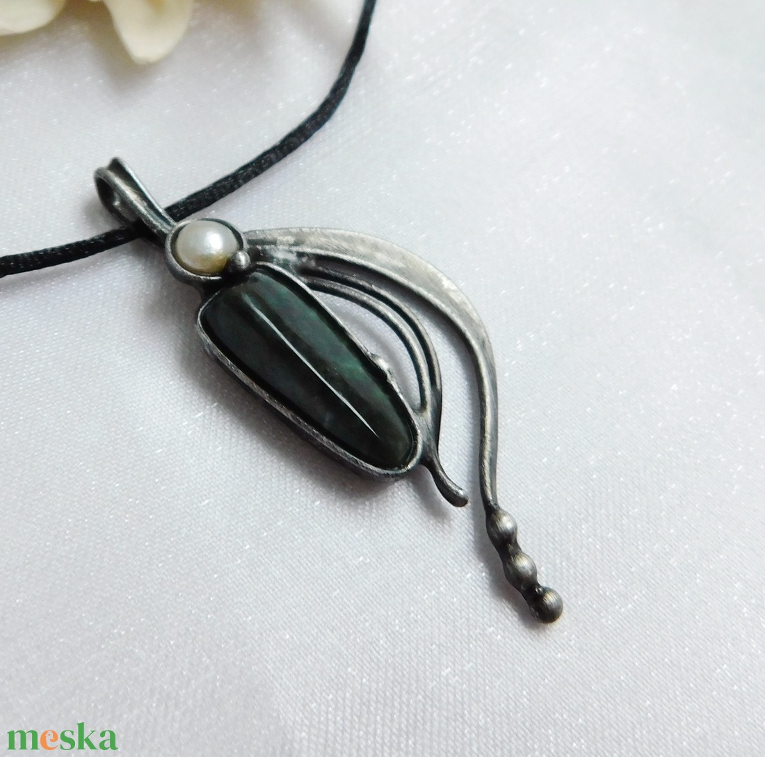 Szerafinit medál gyönggyel - ékszer - nyaklánc - medál - Meska.hu