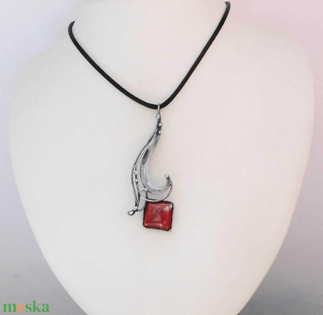 Vörös jáspis medál  - ékszer - nyaklánc - medálos nyaklánc - Meska.hu