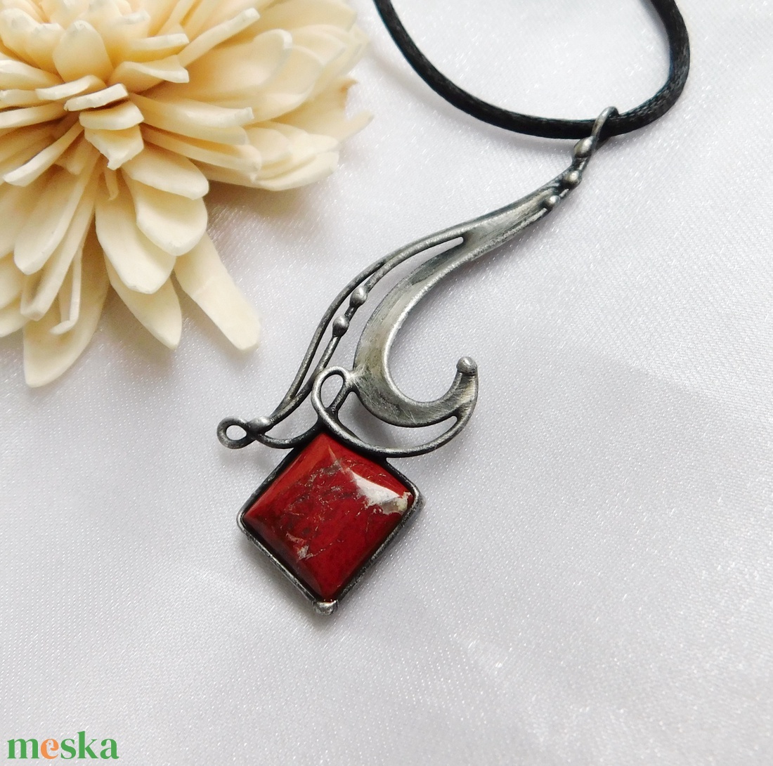 Vörös jáspis medál  - ékszer - nyaklánc - medálos nyaklánc - Meska.hu