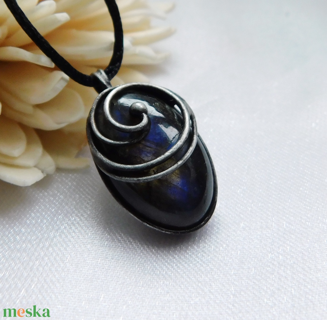 Labradorit medál - ékszer - nyaklánc - medálos nyaklánc - Meska.hu