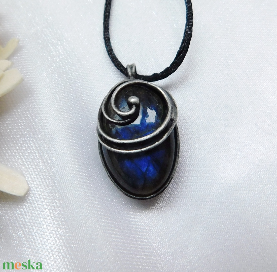 Labradorit medál - ékszer - nyaklánc - medálos nyaklánc - Meska.hu