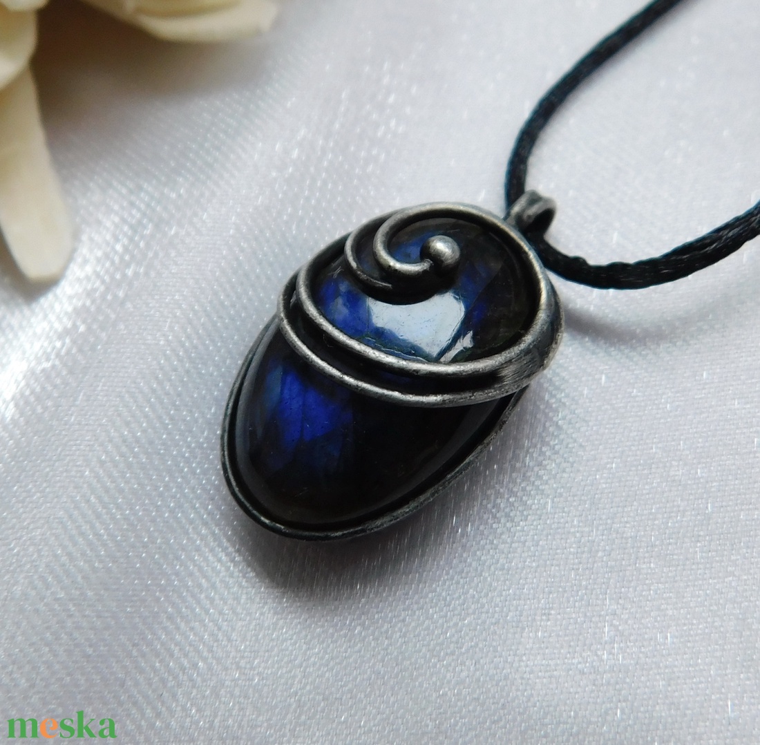 Labradorit medál - ékszer - nyaklánc - medálos nyaklánc - Meska.hu