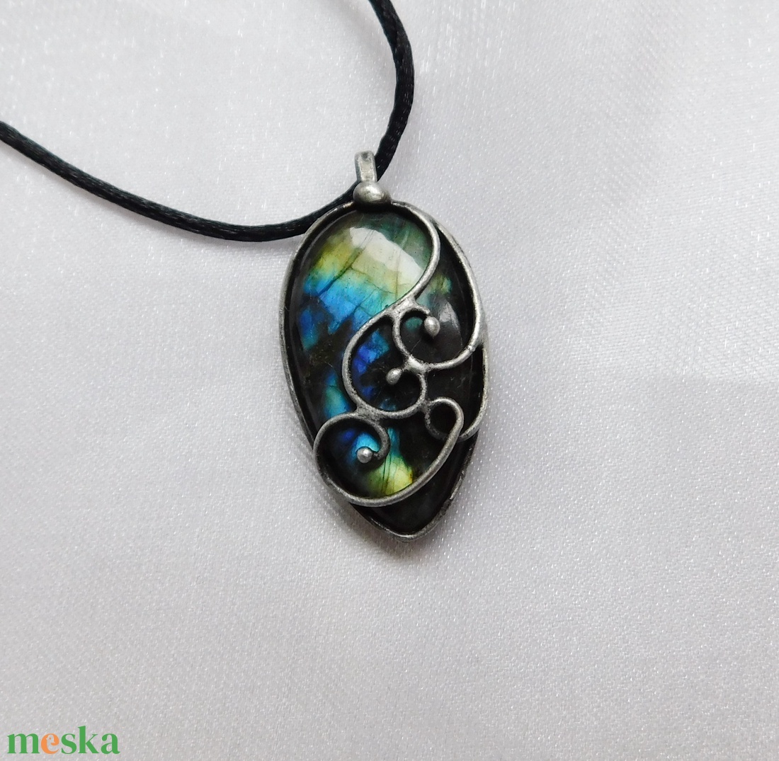 Labradorit medál - ékszer - nyaklánc - medálos nyaklánc - Meska.hu