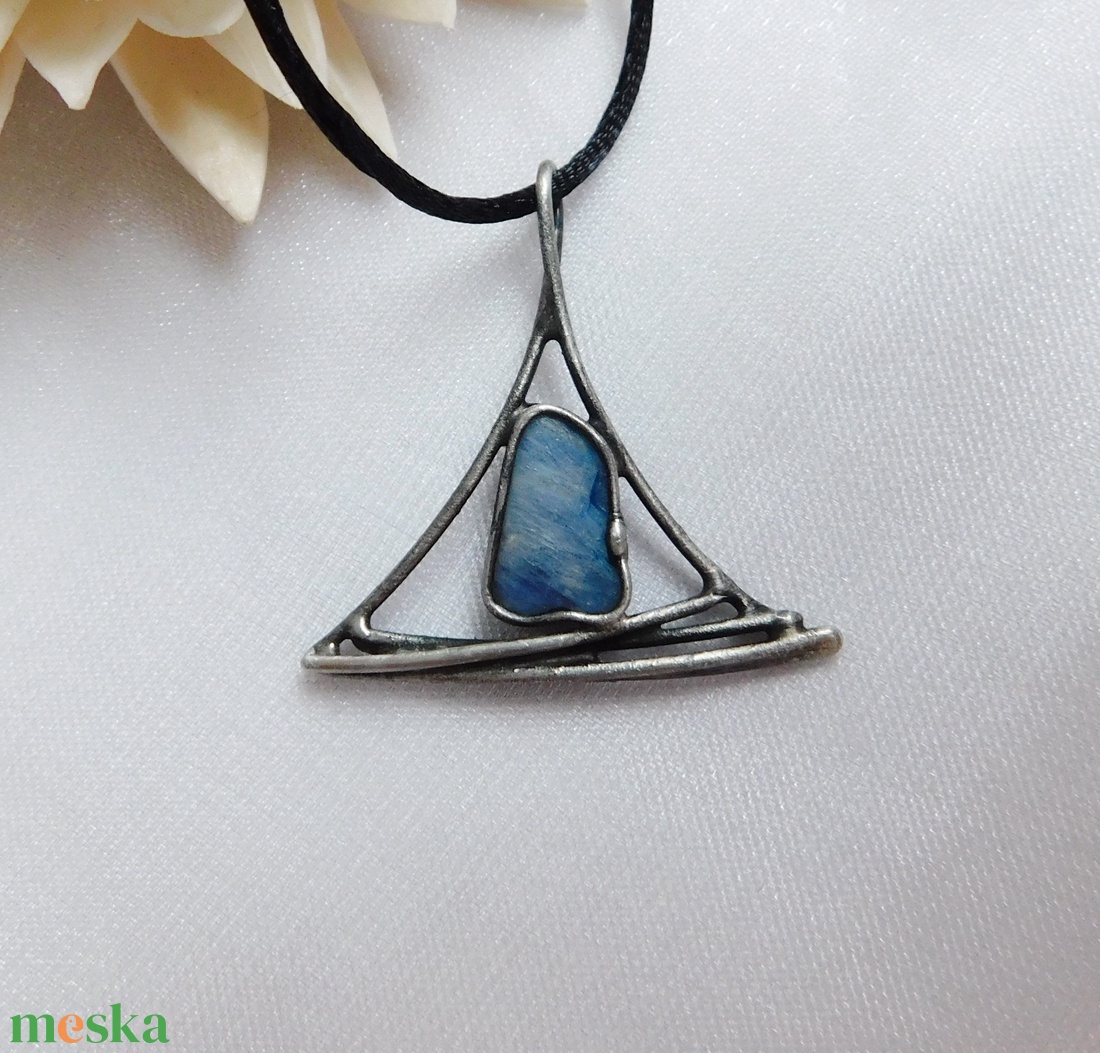 Kianit medál  - ékszer - nyaklánc - hosszú nyaklánc - Meska.hu