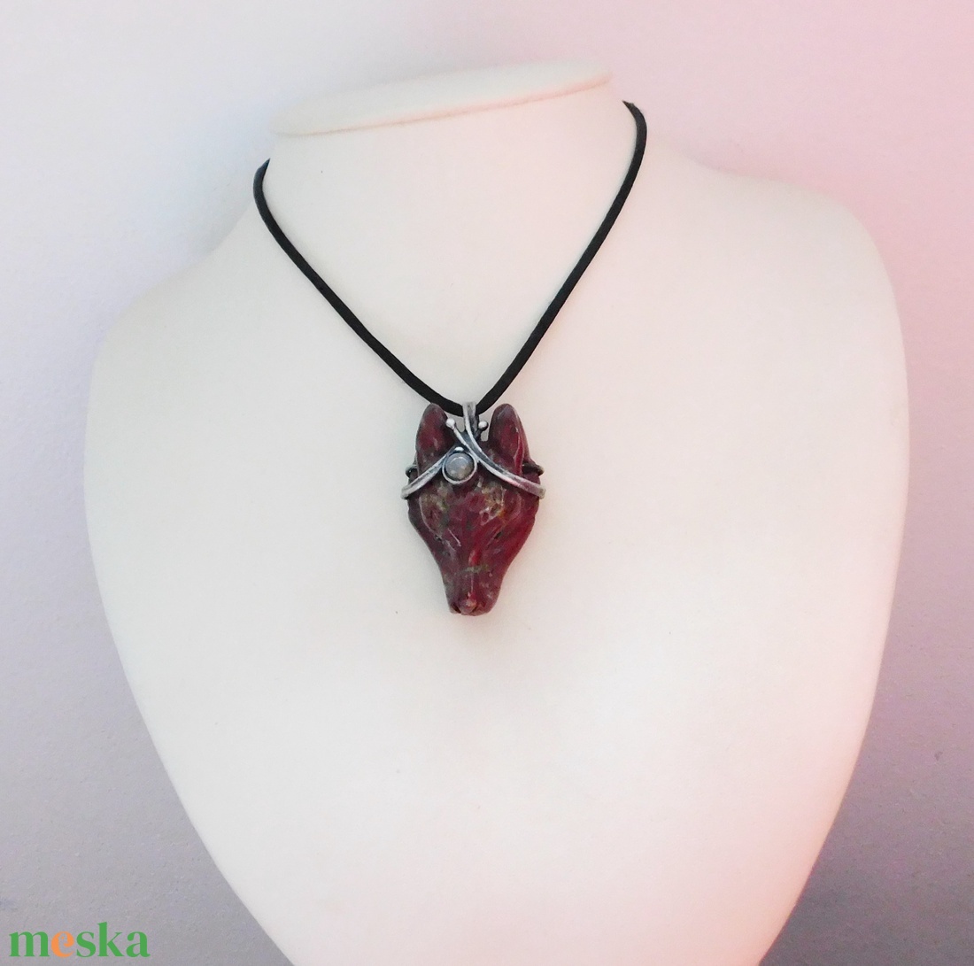 Sárkányvér jáspis farkas medál labradorittal - ékszer - nyaklánc - medál - Meska.hu