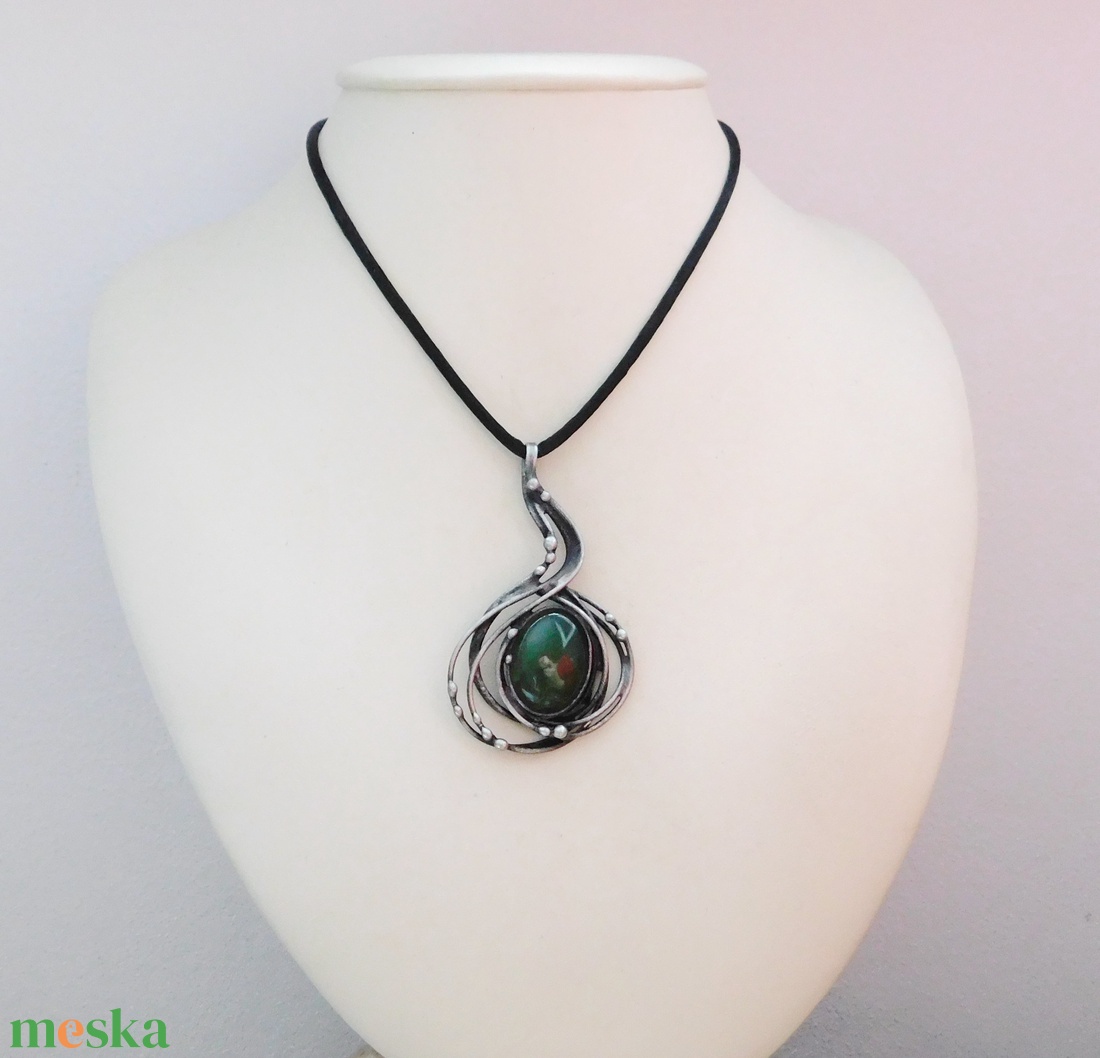 Nefrit jáde medál - ékszer - nyaklánc - medál - Meska.hu