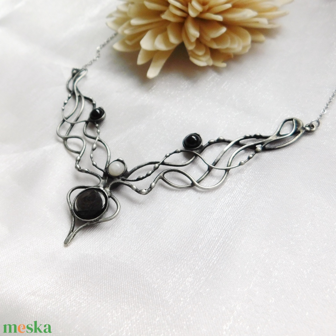 Hipersztén nyakék turmalinnal és holdkővel - ékszer - nyaklánc - medál - Meska.hu