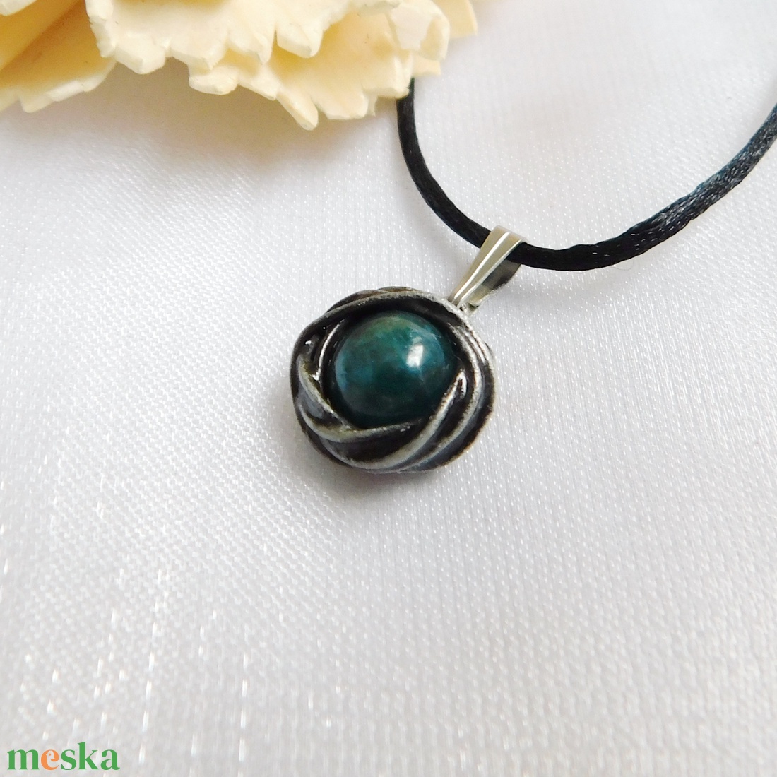 Mini apatit medál - ékszer - nyaklánc - medál - Meska.hu