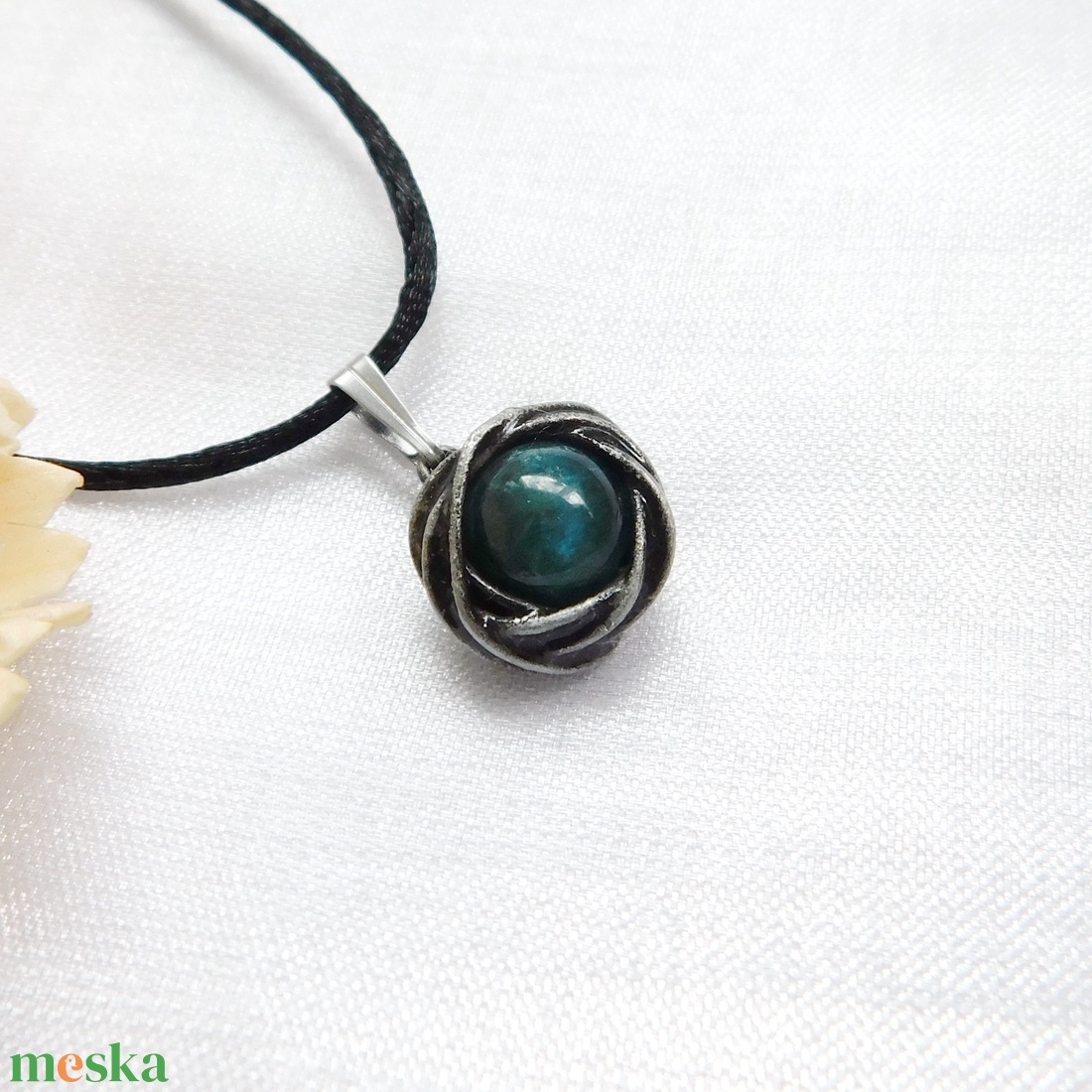 Mini apatit medál - ékszer - nyaklánc - medál - Meska.hu