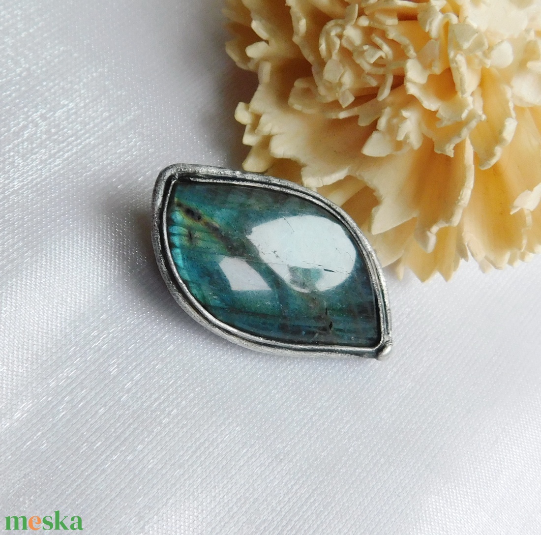 Labradorit bross / kitűző - ékszer - kitűző és bross - Meska.hu