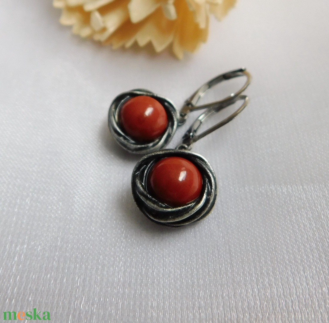 Vörös jáspis fülbevaló - ékszer - fülbevaló - lógós kerek fülbevaló - Meska.hu