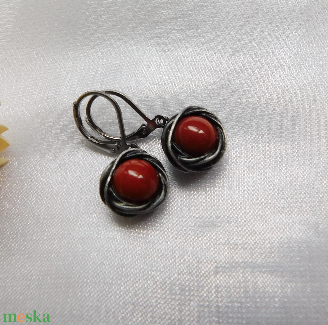 Vörös jáspis fülbevaló - ékszer - fülbevaló - lógós kerek fülbevaló - Meska.hu
