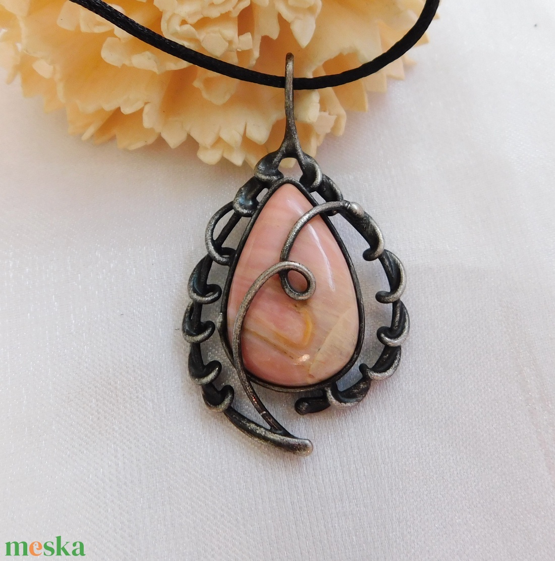 Thulit medál - ékszer - nyaklánc - medál - Meska.hu