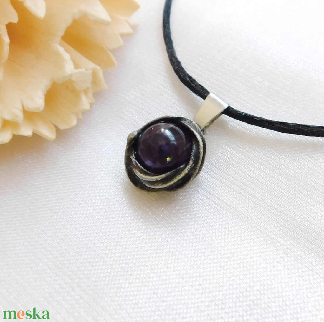 Mini ametiszt medál - ékszer - nyaklánc - medál - Meska.hu