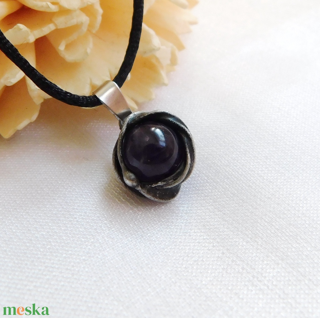 Mini ametiszt medál - ékszer - nyaklánc - medál - Meska.hu