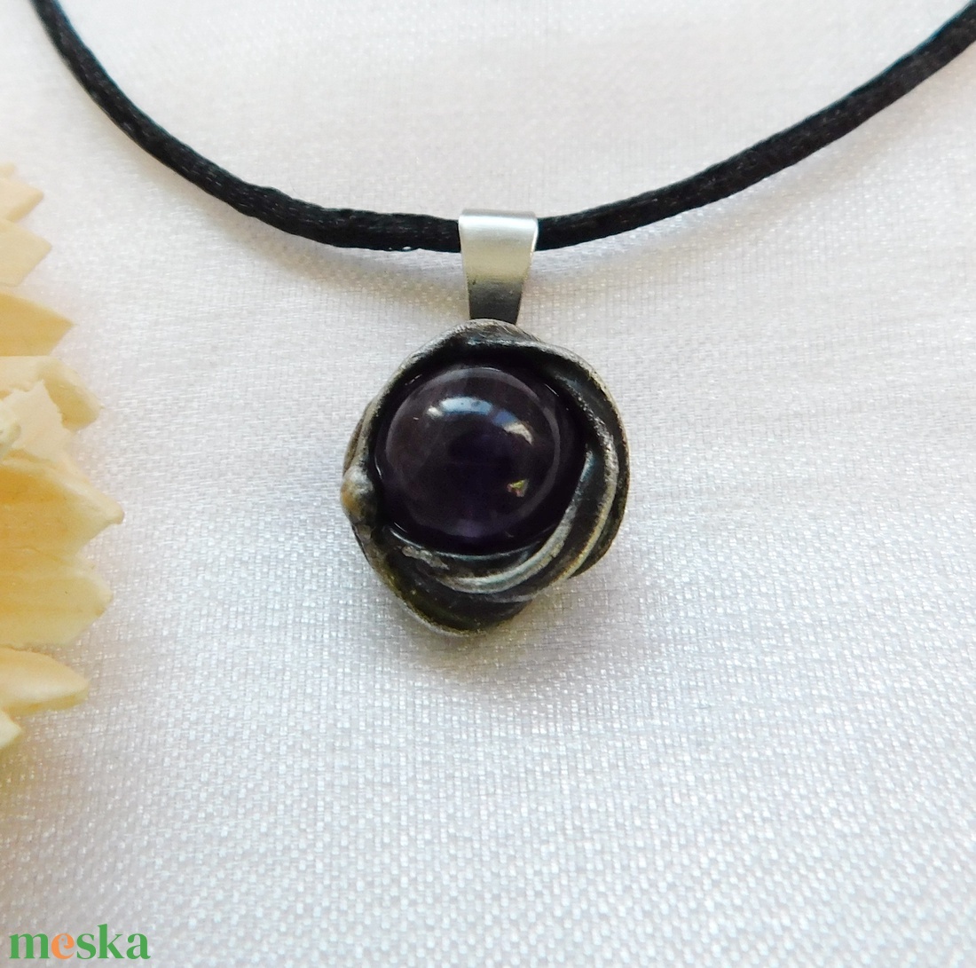 Mini ametiszt medál - ékszer - nyaklánc - medál - Meska.hu