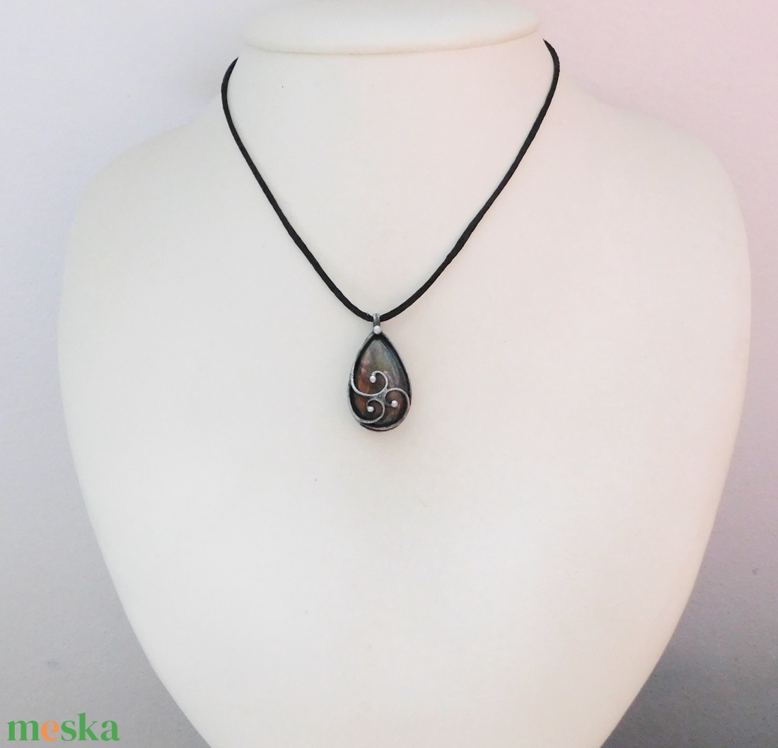 Labradorit medál - ékszer - nyaklánc - medálos nyaklánc - Meska.hu