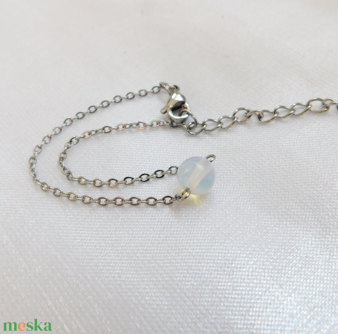 Acél karkötő opalit gyönggyel - ékszer - nyaklánc - medál - Meska.hu
