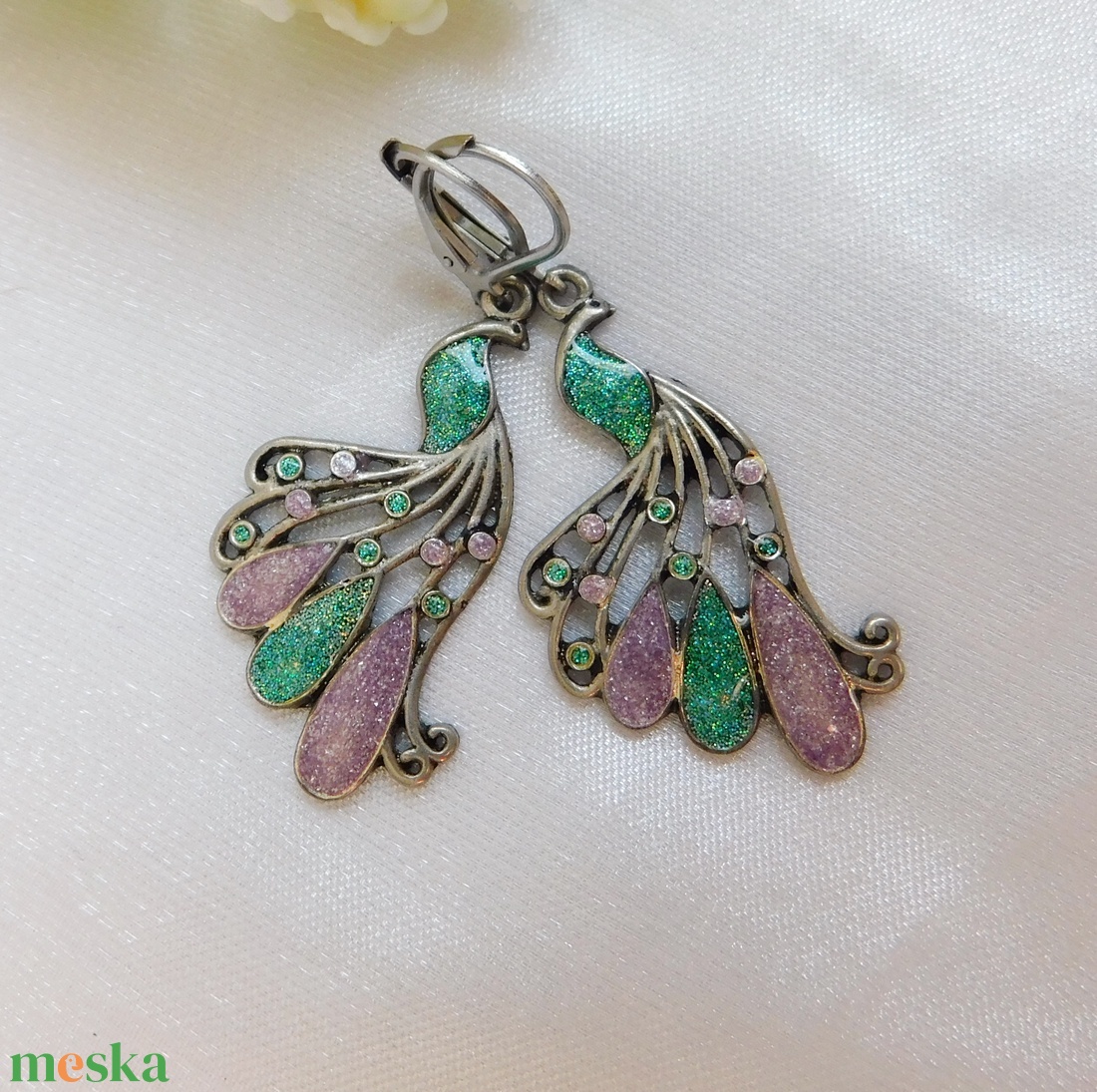 Pávás fülbevaló - ékszer - fülbevaló - lógó fülbevaló - Meska.hu