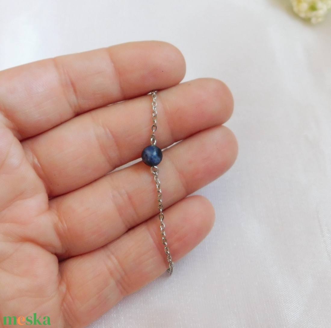 Acél karkötő dumortierit gyönggyel - ékszer - nyaklánc - medál - Meska.hu