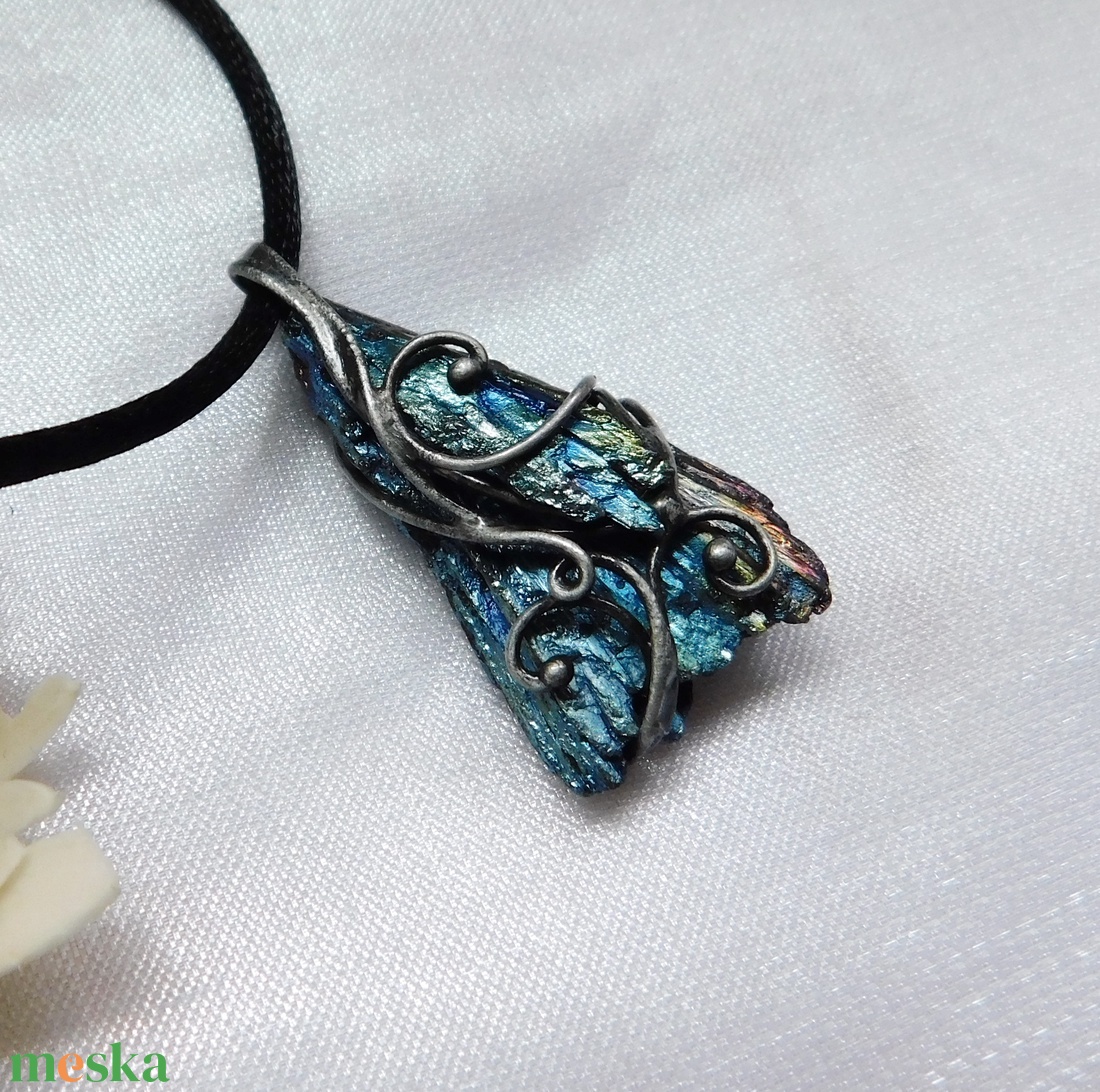 Kétoldalas nyers kianit medál - ékszer - nyaklánc - medál - Meska.hu