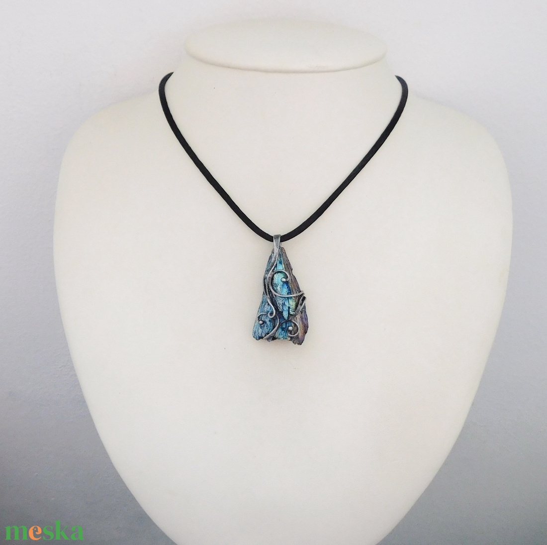 Kétoldalas nyers kianit medál - ékszer - nyaklánc - medál - Meska.hu