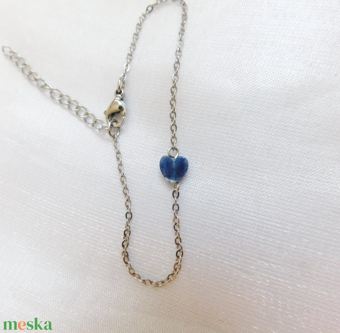 Acél karkötő szodalit gyönggyel - ékszer - nyaklánc - medál - Meska.hu