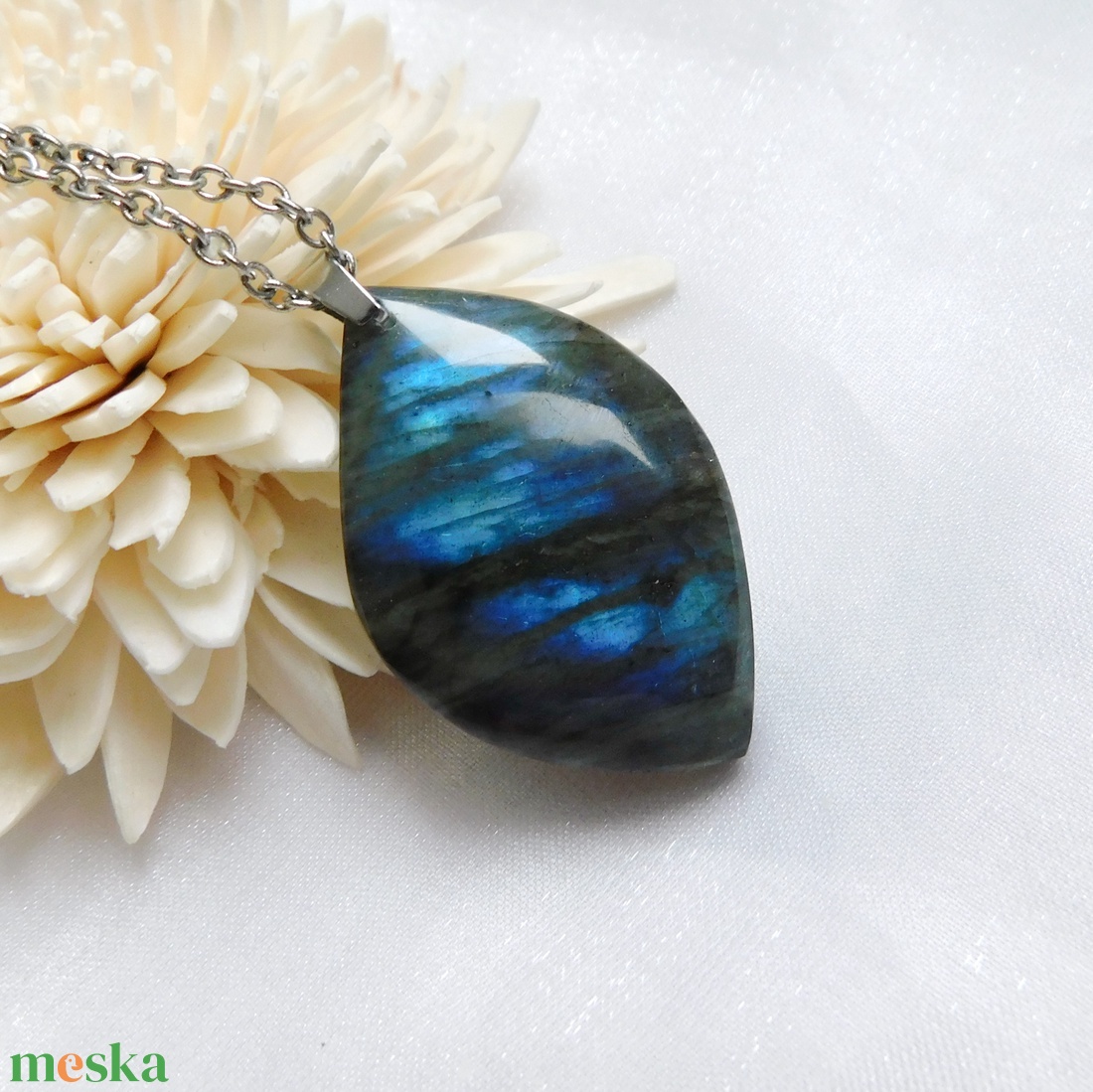 Labradorit medál acél láncon - ékszer - nyaklánc - medál - Meska.hu