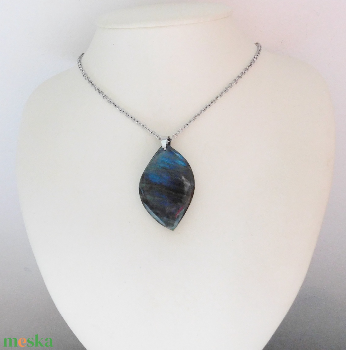 Labradorit medál acél láncon - ékszer - nyaklánc - medál - Meska.hu