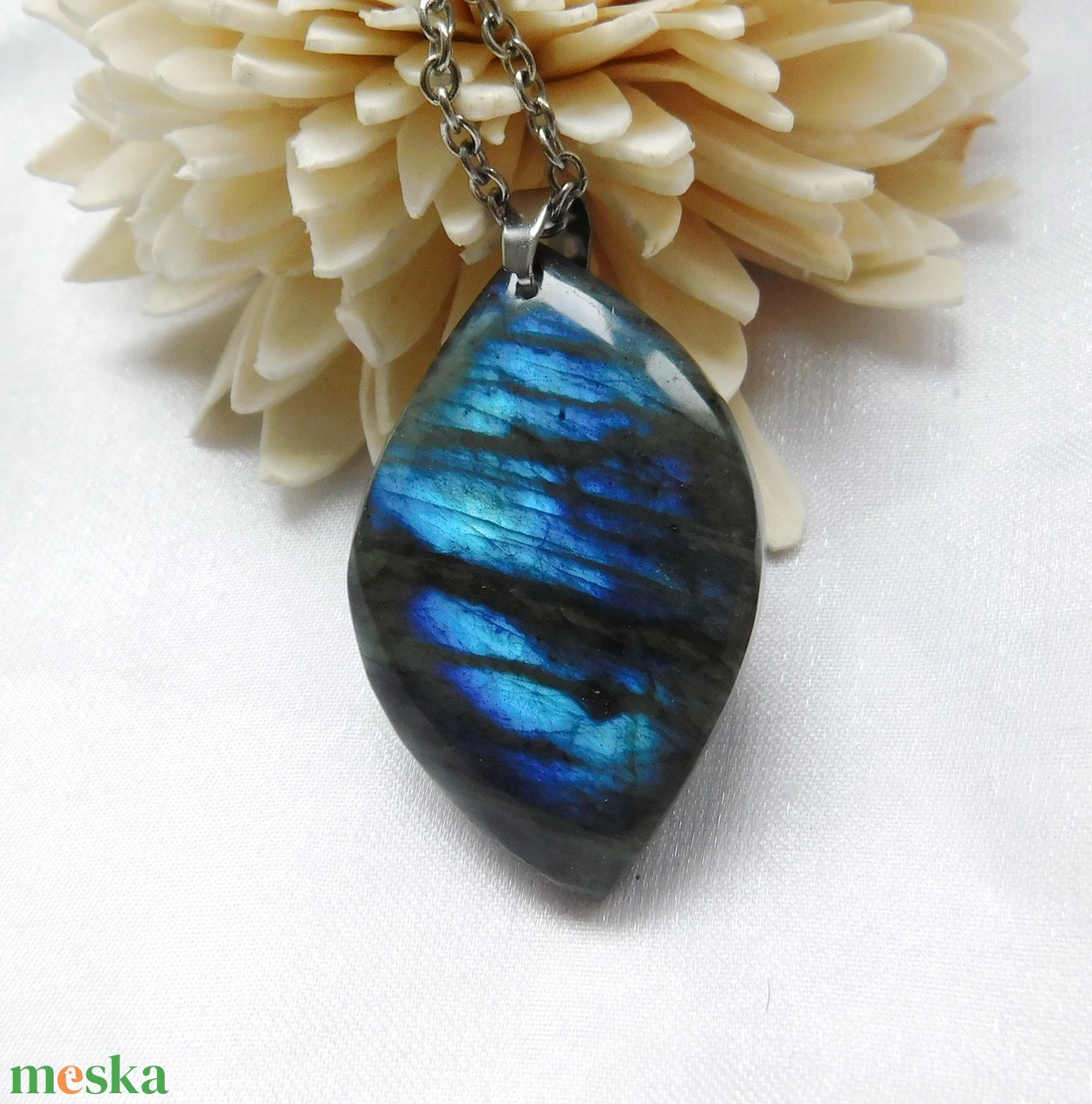 Labradorit medál acél láncon - ékszer - nyaklánc - medál - Meska.hu