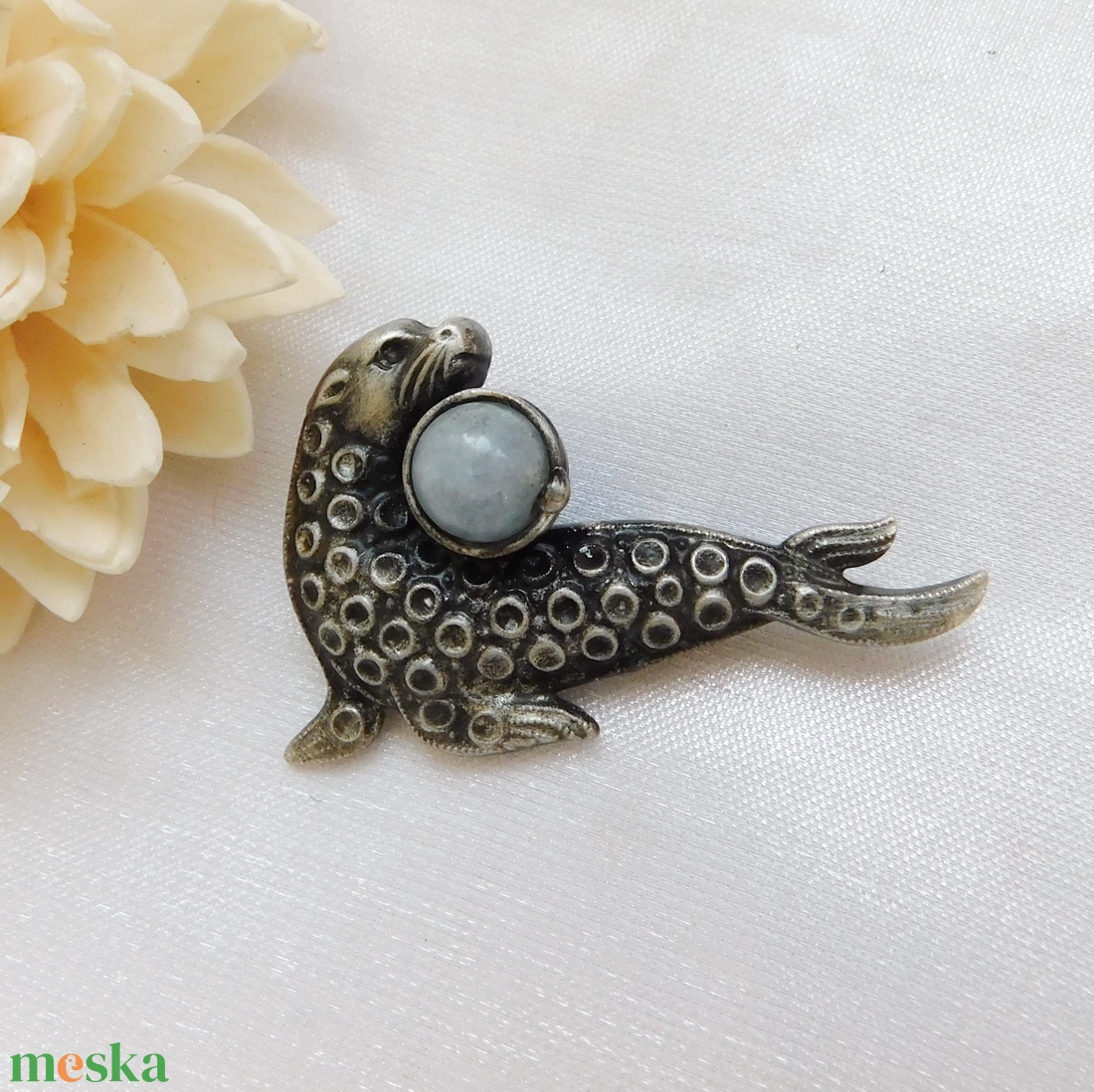 Jáde fóka bross - ékszer - kitűző és bross - Meska.hu