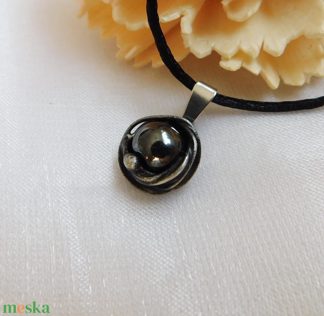 Mini hematit medál - ékszer - nyaklánc - medálos nyaklánc - Meska.hu