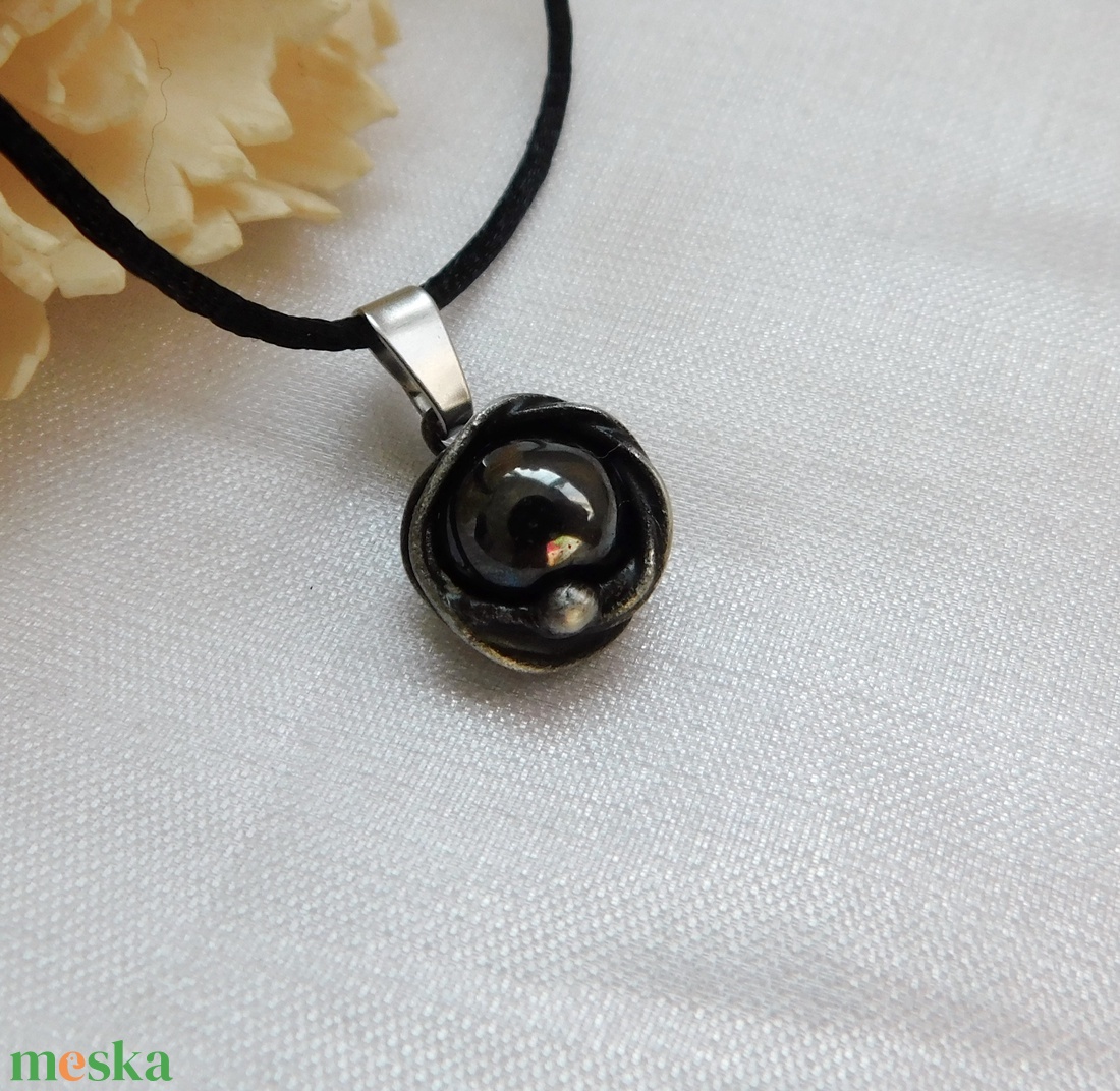 Mini hematit medál - ékszer - nyaklánc - medálos nyaklánc - Meska.hu