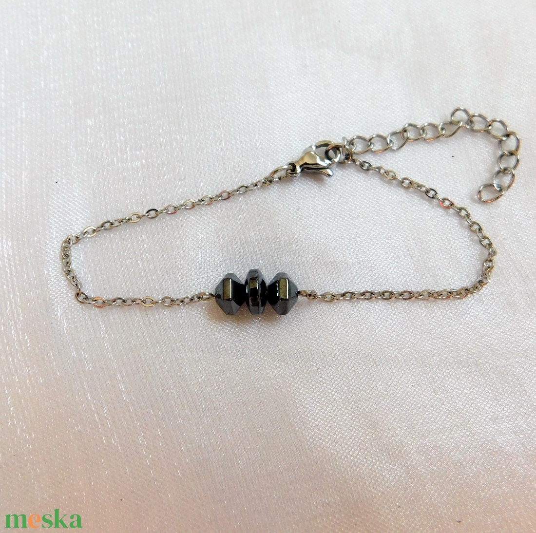 Acél karkötő hematittal - ékszer - nyaklánc - medál - Meska.hu
