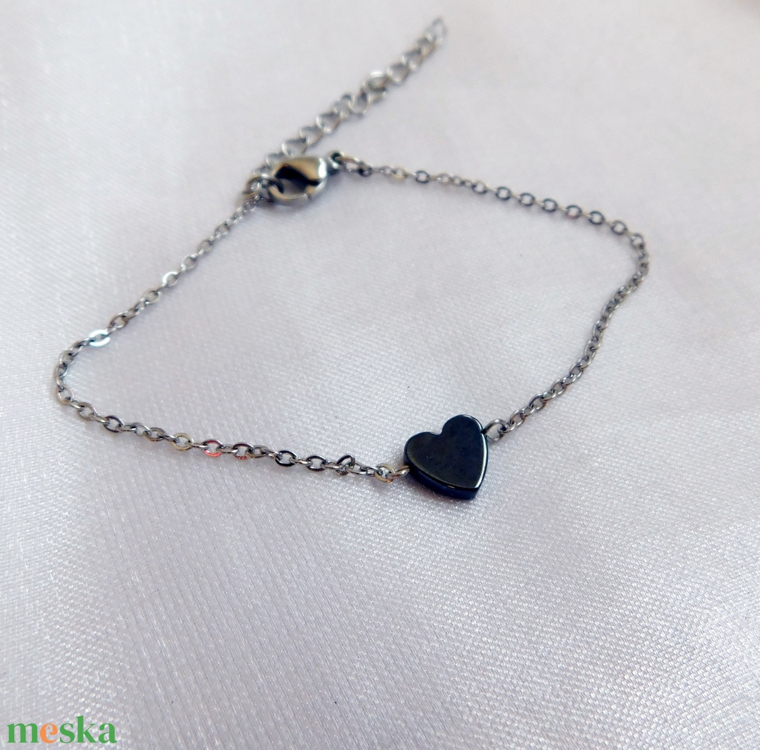 Acél karkötő hematittal - ékszer - nyaklánc - medál - Meska.hu