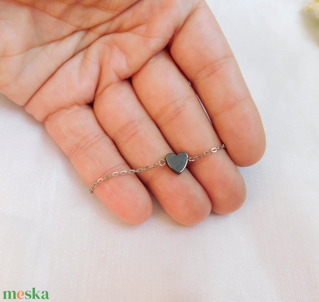 Acél karkötő hematittal - ékszer - nyaklánc - medál - Meska.hu