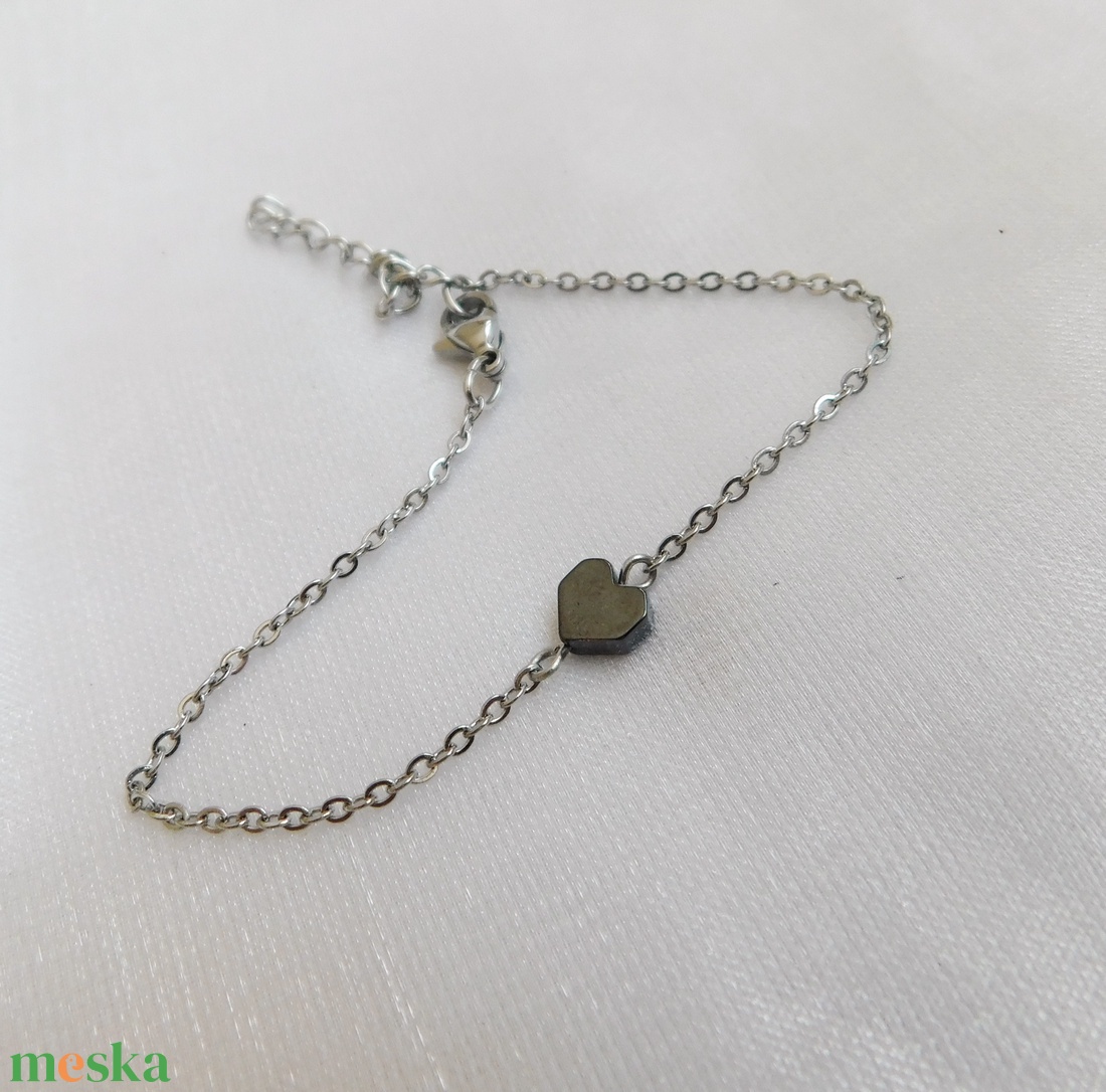 Acél karkötő hematittal - ékszer - nyaklánc - medál - Meska.hu