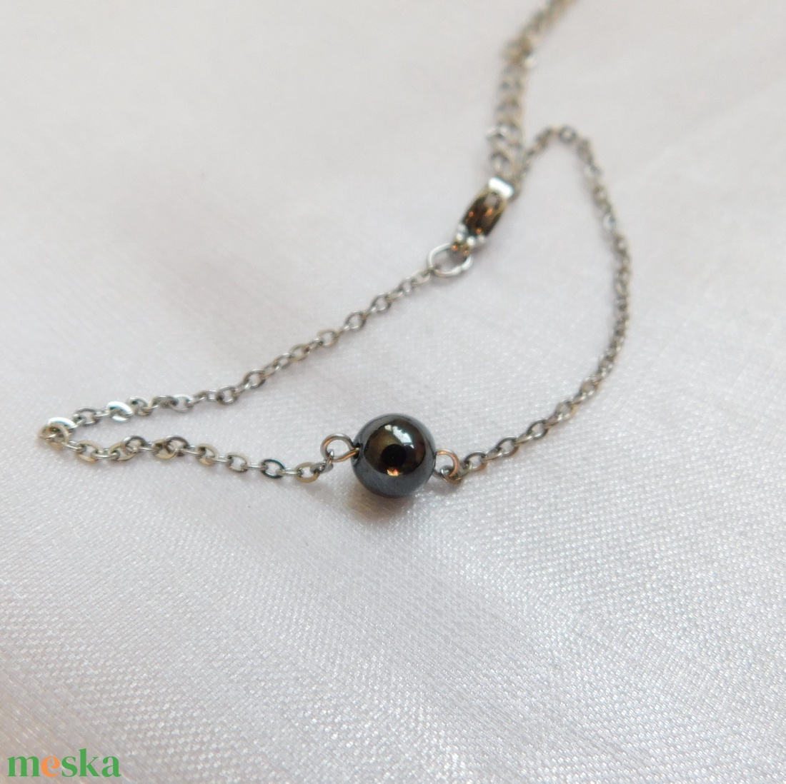 Acél karkötő hematittal - ékszer - nyaklánc - medál - Meska.hu