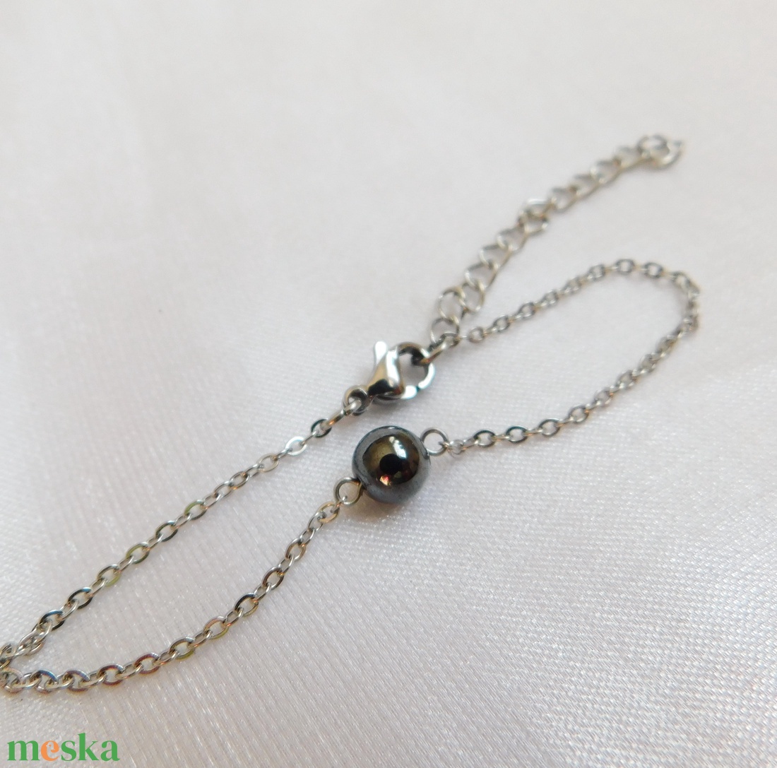 Acél karkötő hematittal - ékszer - nyaklánc - medál - Meska.hu