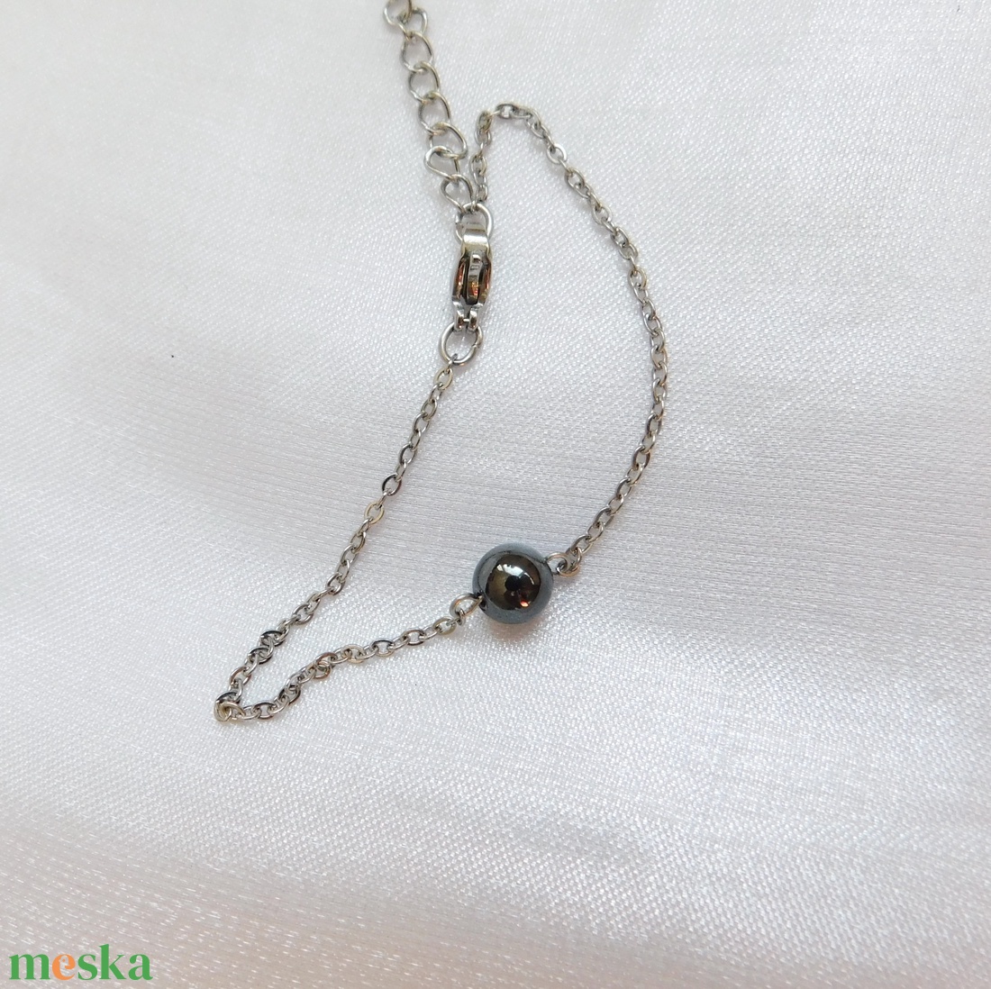 Acél karkötő hematittal - ékszer - nyaklánc - medál - Meska.hu