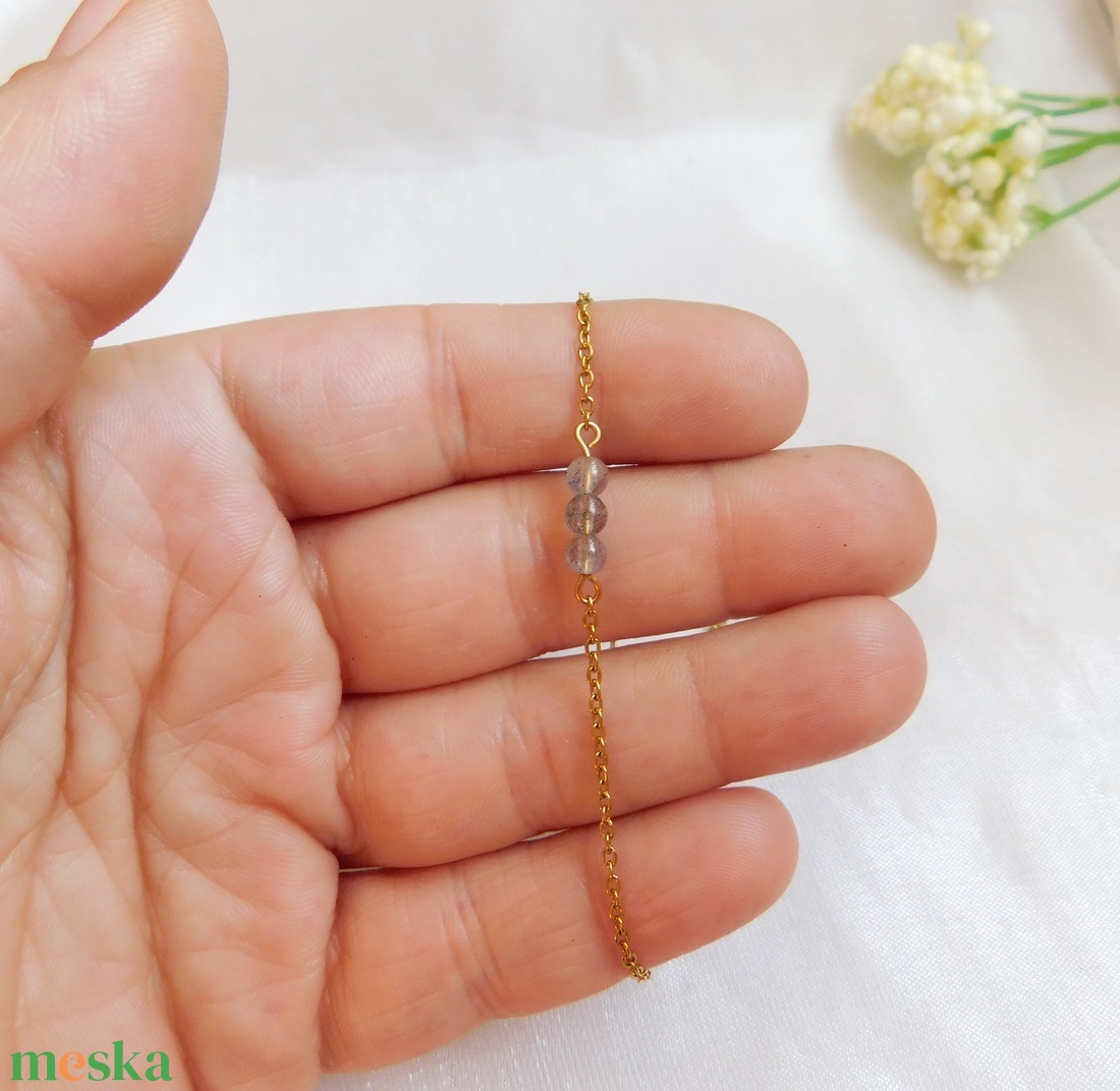 Acél karkötő labradorit gyöngyökkel - ékszer - nyaklánc - medál - Meska.hu