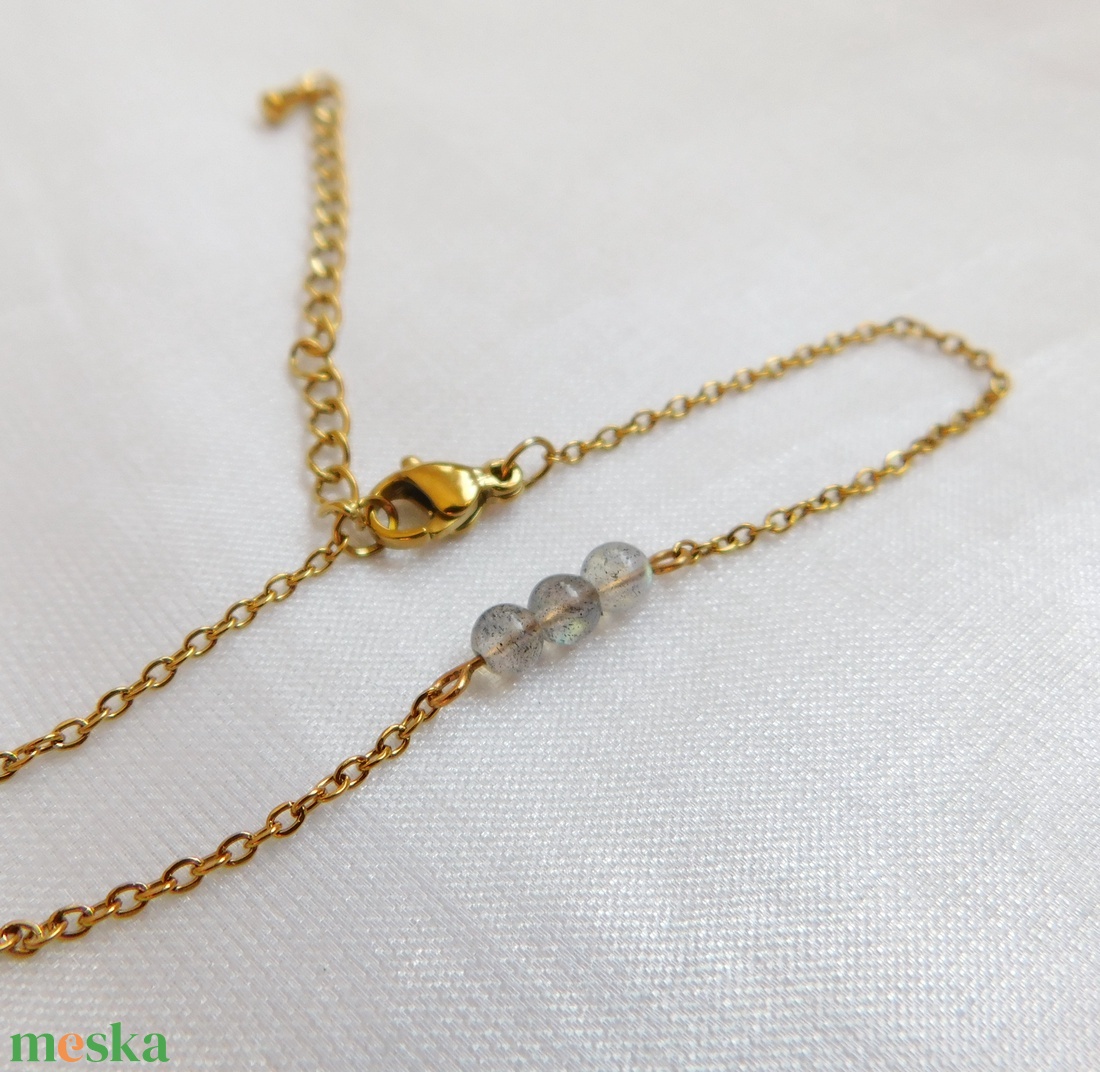 Acél karkötő labradorit gyöngyökkel - ékszer - nyaklánc - medál - Meska.hu