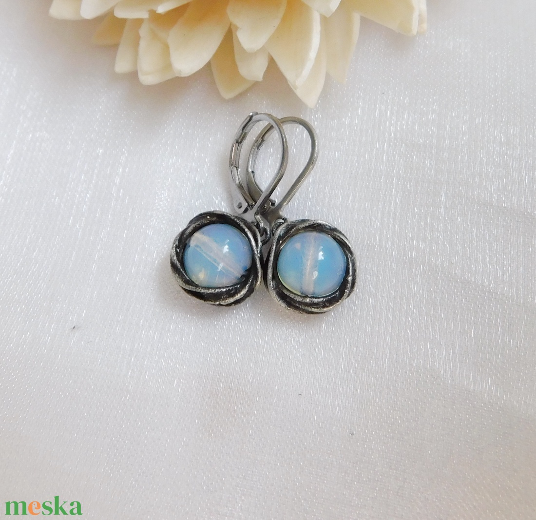 Opalit fülbevaló - ékszer - fülbevaló - lógó fülbevaló - Meska.hu