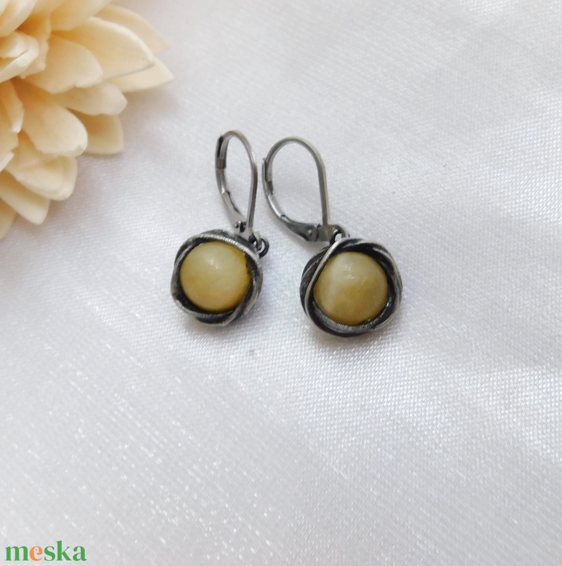 Kalcit fülbevaló - ékszer - fülbevaló - lógó fülbevaló - Meska.hu