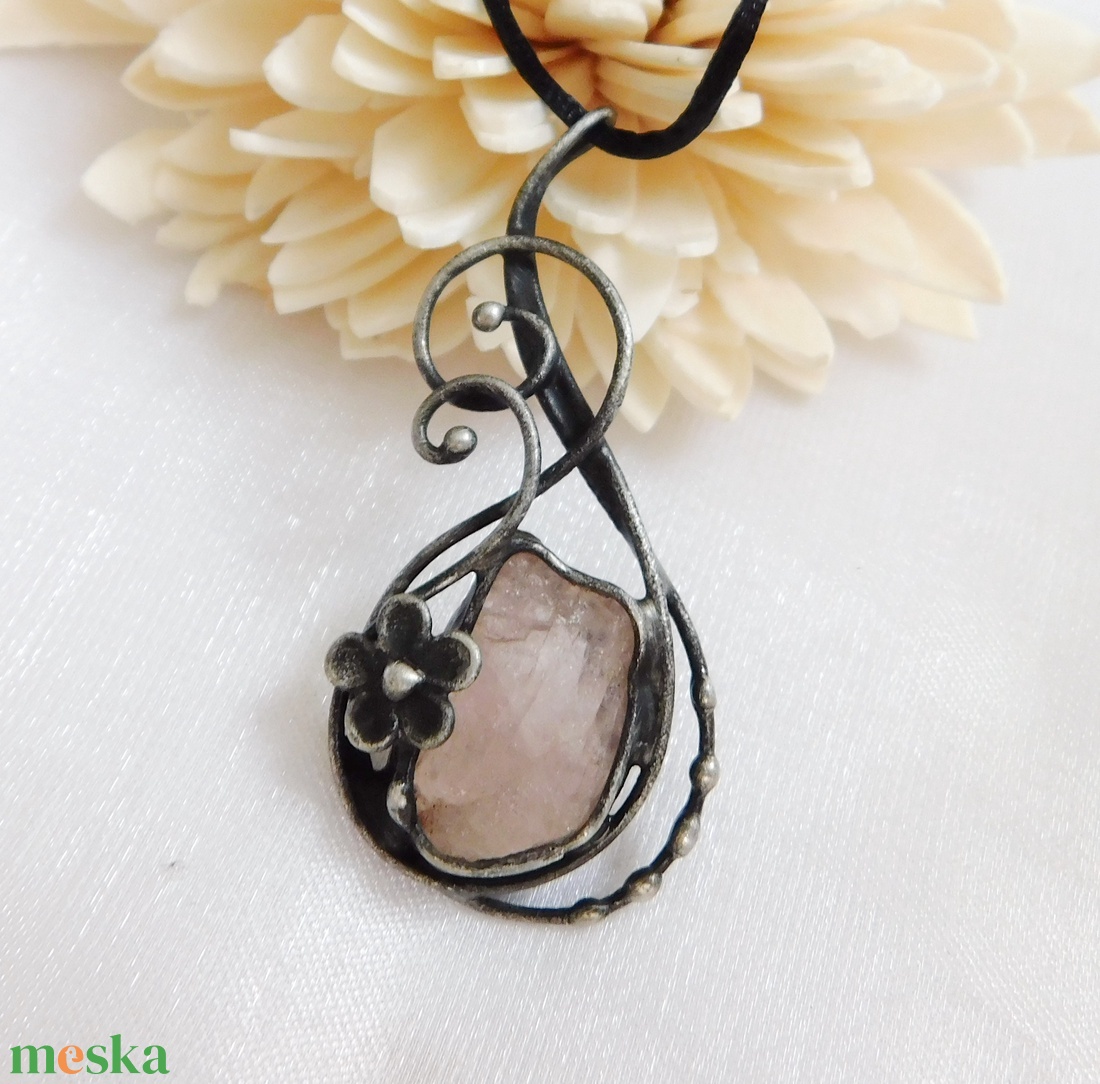 Morganit medál - ékszer - nyaklánc - medálos nyaklánc - Meska.hu