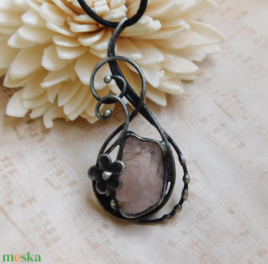 Morganit medál - ékszer - nyaklánc - medálos nyaklánc - Meska.hu