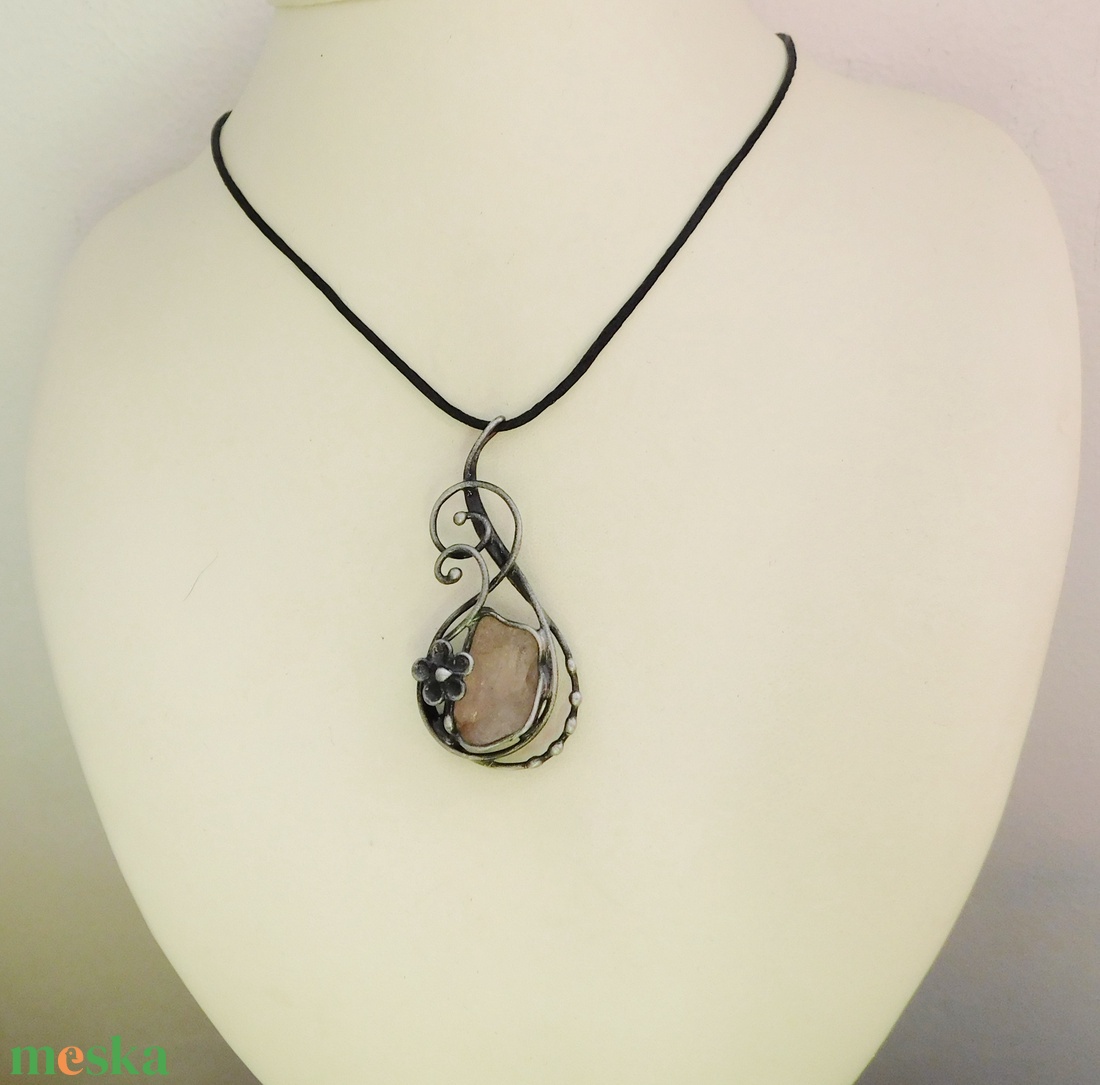 Morganit medál - ékszer - nyaklánc - medálos nyaklánc - Meska.hu