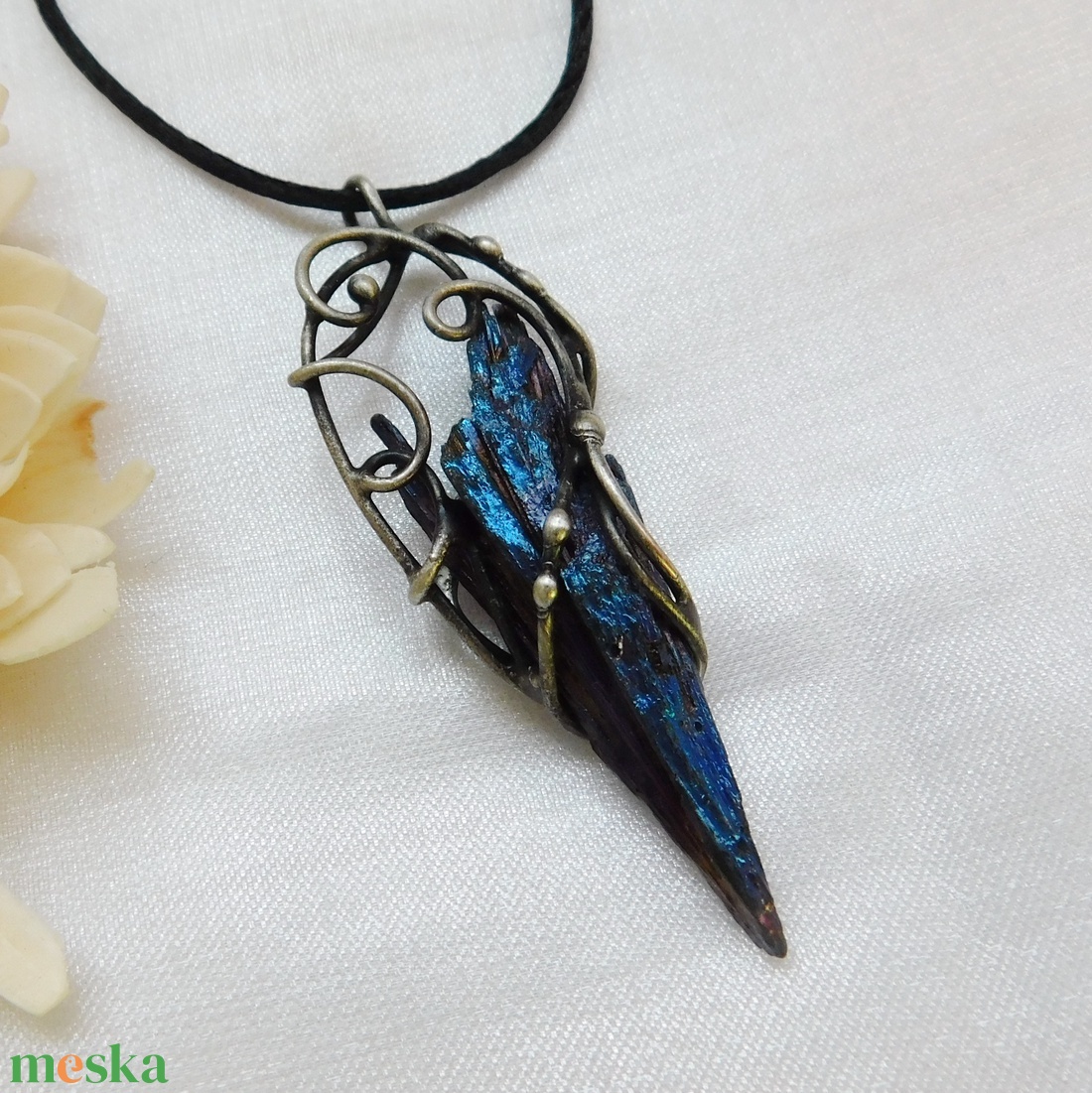 Kétoldalas nyers kianit medál - ékszer - nyaklánc - medál - Meska.hu