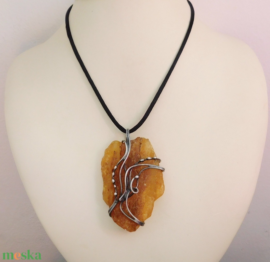 Borostyán medál - ékszer - nyaklánc - medálos nyaklánc - Meska.hu